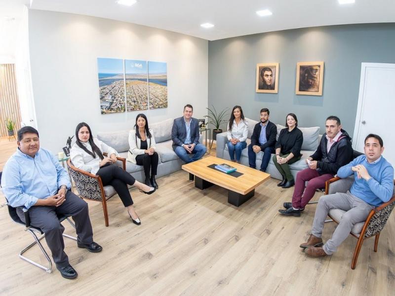 El Intendente expres su disposicin para facilitar el uso de los edificios municipales para la apertura de sesiones ordinarias del Concejo Deliberante del prximo 15 de febrero, tal como se realiza cada ao.