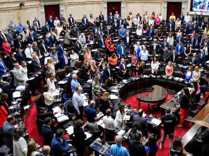 El megaproyecto del Poder Ejecutivo Nacional volver a Comisin. Es la primera vez en la historia de la Cmara que un texto aprobado en general, vuelve completamente a su instancia previa.