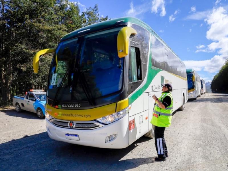 Estaremos solicitando documentacin a los conductores y se har hincapi en la prohibicin de hacer fuego en toda la provincia dado que el ndice de peligrosidad en estos momentos es alto, resalt Pedro Franco.