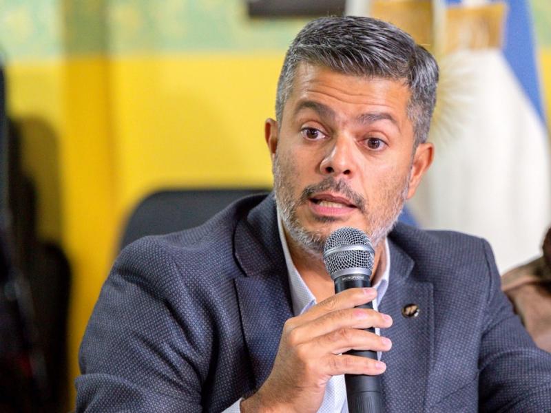 El repudio a esta situacin persistir hasta que cese la situacin de colonialismo en todas sus formas y la usurpacin de nuestras Islas Malvinas, Georgias y Sandwich del Sur, resalt Andrs Dachary.