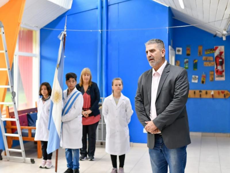Es fundamental que las familias puedan involucrarse en la escuela y que esto sea una comunidad que fortalece a la institucin, as que, a toda esta gran comunidad educativa, les deseo que tengan un excelente 2024, indic Lpez Silva.