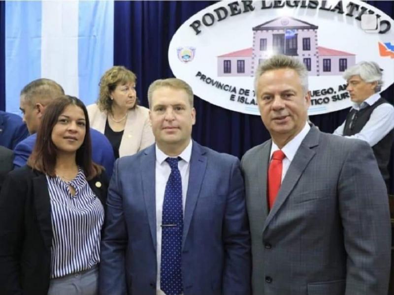 Creemos que existen otras herramientas para mejorar la vida de los fueguinos desde la Constitucin, como lo es una enmienda constitucional, destacaron los Legisladores del bloque Somos Fueguinos.