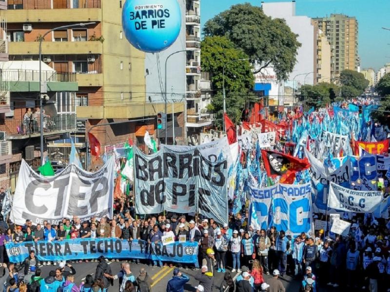 Entre los sectores que movilizarn estn el Polo Obrero, el Movimiento Evita, el Frente Daro Santilln, el Movimiento de Trabajadores Excluido, la Corriente Clasista y Combativa, Barrios de Pie, entre otros.