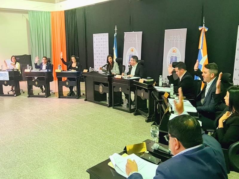 El Concejo Deliberante de Ro Grande aprob exceptuar el pago del impuesto automotor e inmobiliario a personas que hayan sido cesanteadas sin causa de sus trabajos en relacin de dependencia.