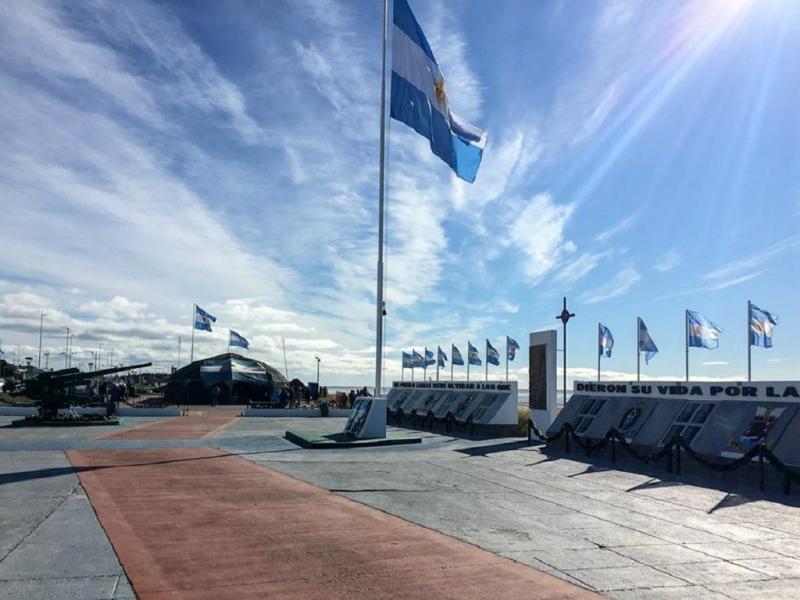 Ro Grande se prepara para los eventos centrales del 42 Aniversario de la Gloriosa Gesta. Las y los riograndenses se encontraran una vez ms para honrar a los Veteranos y Hroes de Malvinas.