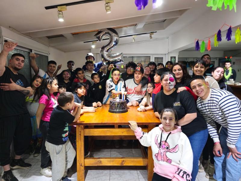 Los talleres son de capacitaciones, de formacin con salida laboral, otros son recreativos; tambin tenemos un merendero y comedor comunitario, y todo lo hace a un Casa de Acompaamiento, destac la Licenciada en Psicologa Beln do Santos.