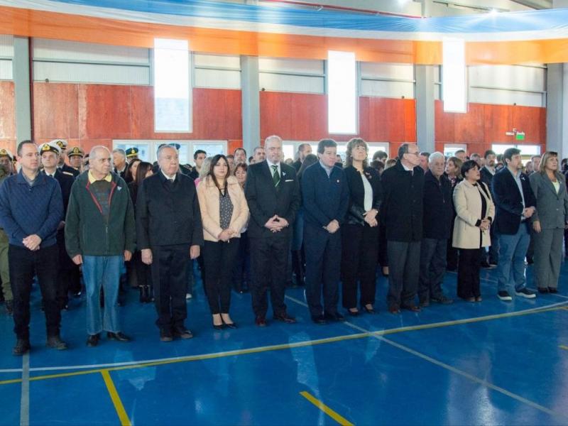 Recordamos con gratitud el trabajo incansable de aquellos hombres y mujeres que, con firme conviccin, dedicacin y esfuerzo, sentaron los cimientos de la Tierra del Fuego de hoy, sostuvo el Intendente Martin Prez.