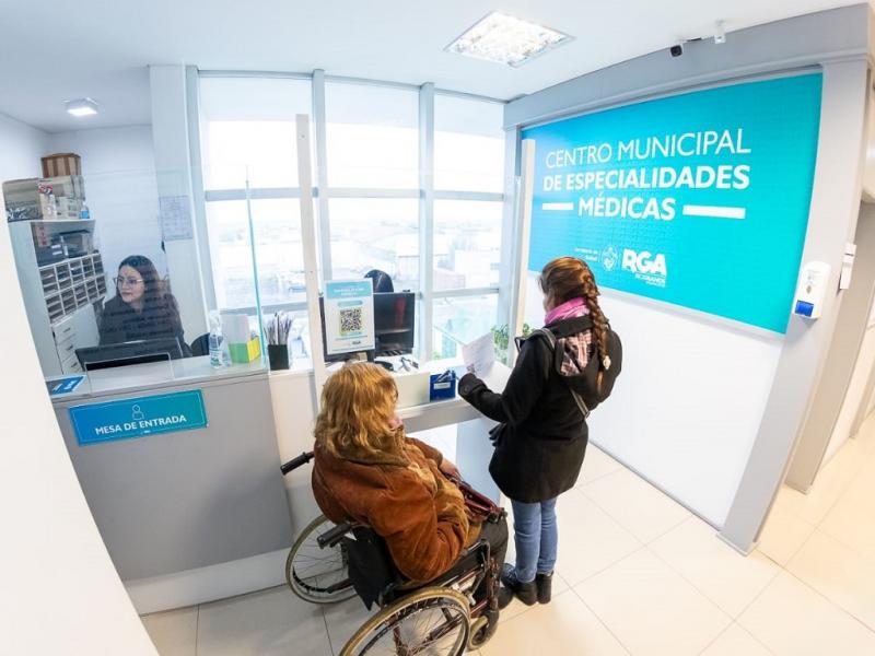 Se incorporaron alrededor de 12 profesionales nuevos en Clnica Mdica, Pediatra, Ginecologa y Odontologa; dada la alta demanda que existen en dichas especialidades por parte de la comunidad, destacaron desde el Municipio.