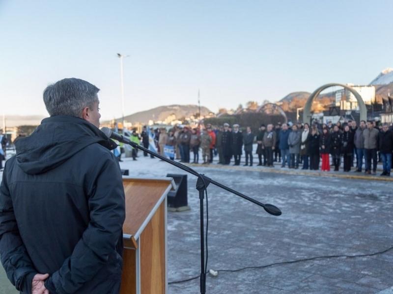 Desde el Gobierno de la provincia queremos darles la tranquilidad de que no vamos a claudicar con nuestra defensa, vamos a trabajar hasta que recuperemos lo que es nuestra integridad territorial, manifest Andrs Dachary.