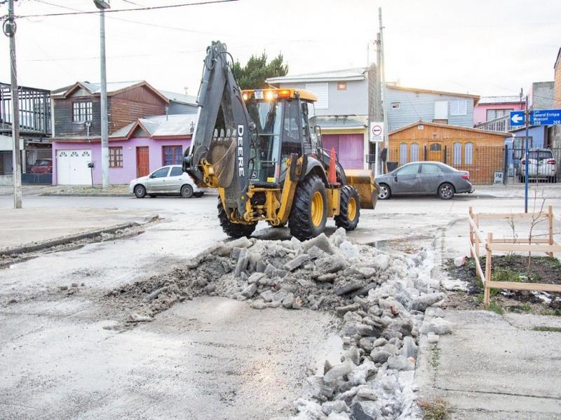 El Municipio de Ro Grande trabaja en el retiro del hielo que puede encontrarse en algunas arterias, producto de la acumulacin de agua por rotura de caeras o instalaciones domiciliarias.