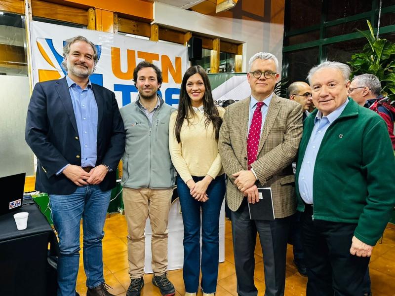La regin austral de Argentina y Chile estn a la altura de los nuevos desafos y con ventajas comparativas para tener xito en este tipo de empresas, indic Zamor y valor que, Tierra del Fuego es un lugar de oportunidades en el campo energtico.