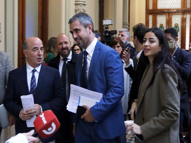 La reunión la organizó el Diputado entrerriano Beltrán Benedit y lo acompañaron Lourdes Arrieta, Alida Ferreyra, Guillermo Montenegro y María Fernanda Araujo. Difícilmente Martín Menem no haya estado al tanto del encuentro con genocidas.
