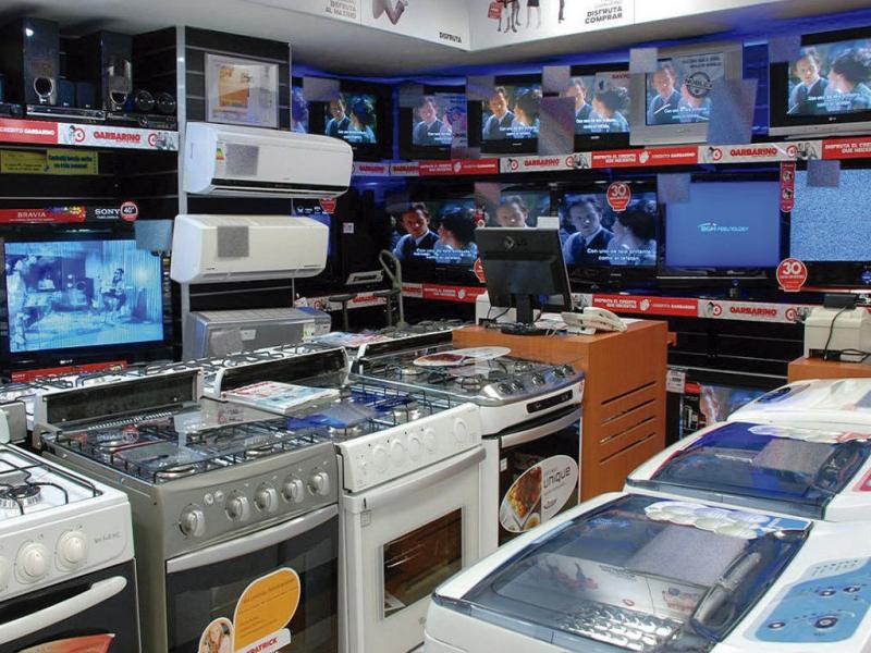 La contraccin alcanz tanto a las tiendas fsicas como online, siendo telecomunicaciones el rubro ms afectado con una baja interanual del 49%. Las cadas en las plataformas online lleg al 19%, mientras que en las tiendas fsicas el 37%.