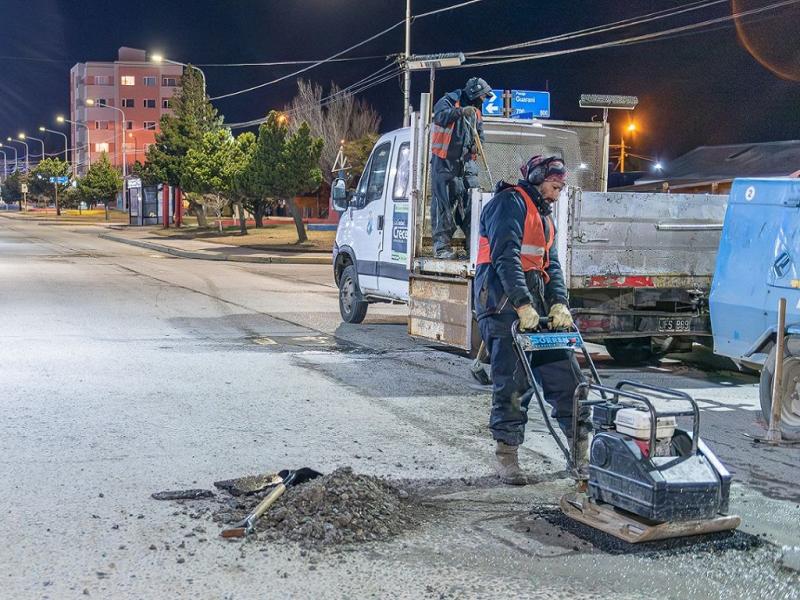 Por el momento, se realizan trabajos paliativos. Una vez concluida la veda, se dar inicio al Plan de Bacheo con hormign con el objetivo de asegurar mayor durabilidad y resistencia.