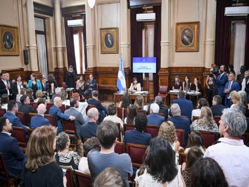 La intencin del oficialismo es la de llevar este texto, que tiene media sancin de la Cmara de Diputados desde la semana pasada, a una sesin extraordinaria la semana que viene. La fecha tentativa es el jueves 20 de febrero.
