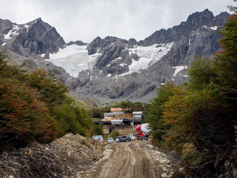 En los prximos 10 das los anclajes del medio de elevacin estarn llegando a Tierra del Fuego desde Europa, por lo que vamos a trabajar muy fuerte hasta que nos los permita el invierno, indic el Director de Operaciones, Alejandro Guzmn.