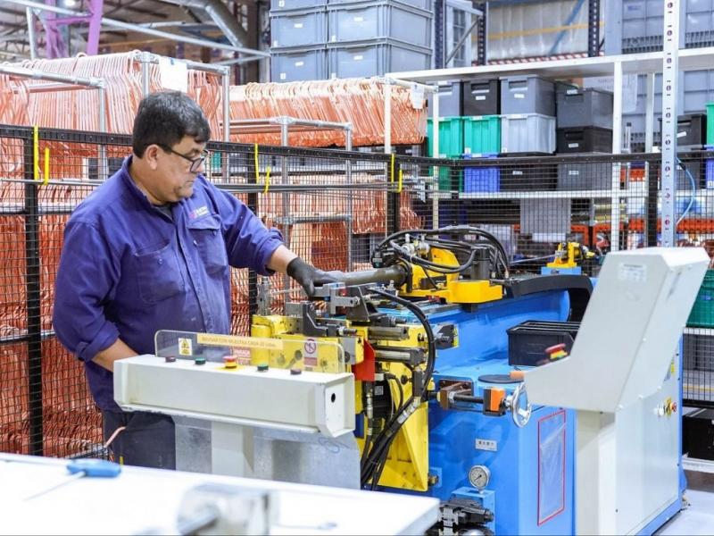 Los referentes de las empresas, quienes hoy fabrican celulares, manifestaron su inquietud ante el incremento de la importacin de telfonos de marcas que son ms econmicas y que compiten con la fabricacin local, indic Alejandra Man.