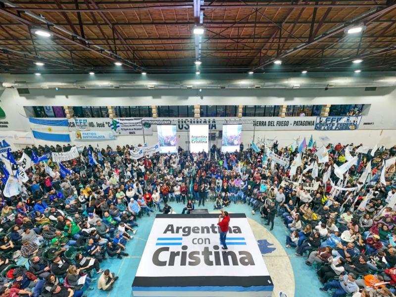 Se olvidaron de que el peronismo no se entrega y no se vende, y que la militancia del campo popular no tiene miedo, remarc el Presidente del PJ de Tierra del Fuego, Walter Vuoto, en el acto realizado en la ciudad de Ushuaia.