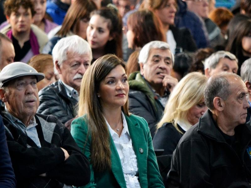 Los Concejales de Ro Grande expresaron un saludo a todos los vecinos y vecinas de la ciudad que da a da contribuyen con su esfuerzo y trabajo para hacer de Ro Grande la ciudad que eligieron para perseguir sus sueos.