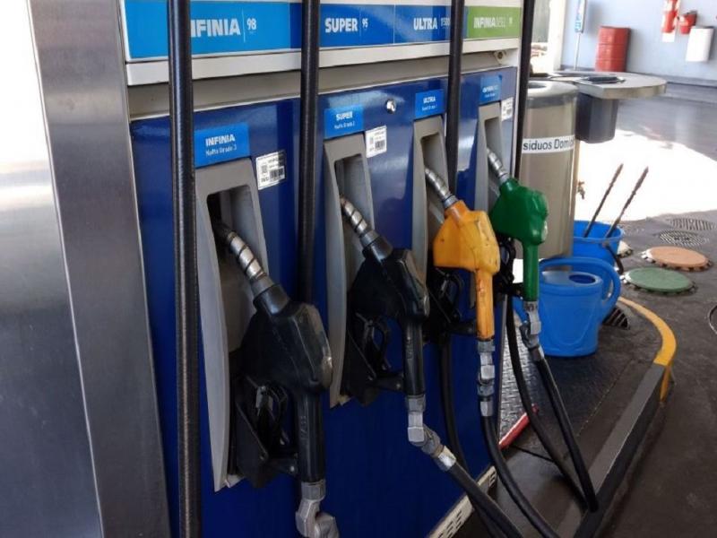 Durante el sptimo mes del ao, la petrolera YPF aplic dos subas acumuladas del 6% en la nafta y gasoil. La primera fue del 3,5% durante el inicio del mes, mientras que la segunda, del 2,5%, se dio a conocer el 19 de julio.