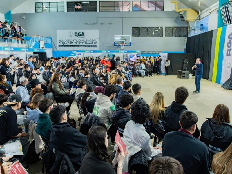 Las y los jvenes conocieron las propuestas, a travs de folletera y orientacin acadmica acerca del contenido y la formacin en las reas profesionales de las que estuvieron interesados.