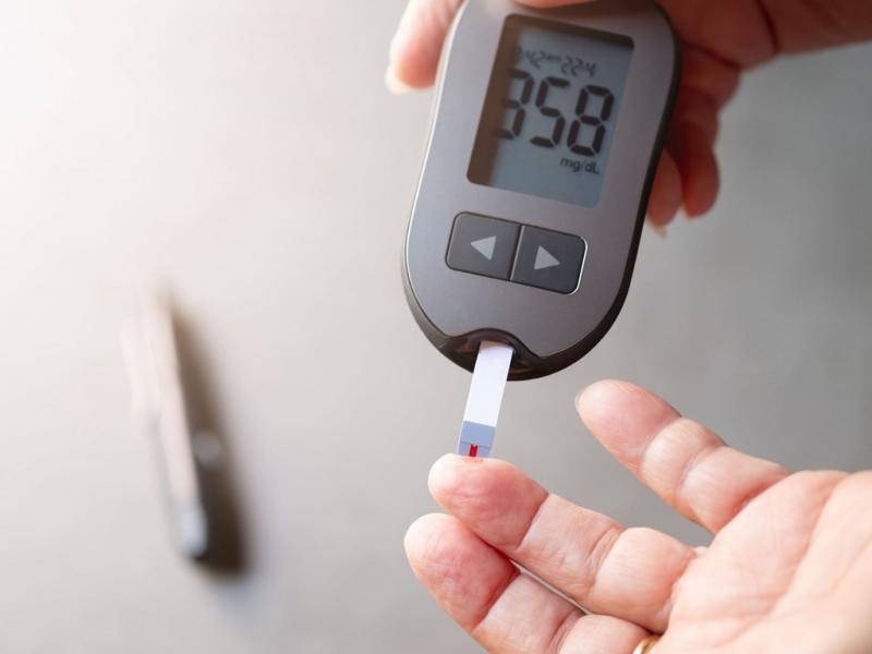 Si bien la diabetes tipo 1 no se puede prevenir, el tipo 2 puede evitarse en un 60% de los casos con hbitos saludables, incluso en personas con antecedentes familiares.