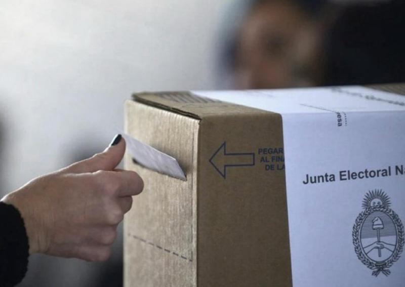 El partido poltico Somos Fueguinos que se referencia en Liliana Fadul, y que estuvo negociando integrar la alianza electoral Defendamos Tierra del Fuego (Perez-Loffler), finalmente no present candidatos a ningn estamento.