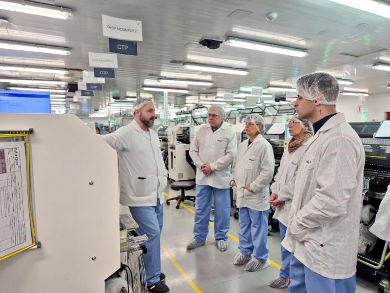 Lo ms valioso es conocer para defender, por eso esta actividad tena como objetivo que la gente pueda acercarse y ver con sus propios ojos, escuchar y poder preguntar a quienes estn hoy trabajando en nuestra industria, dijo Alejandra Man.