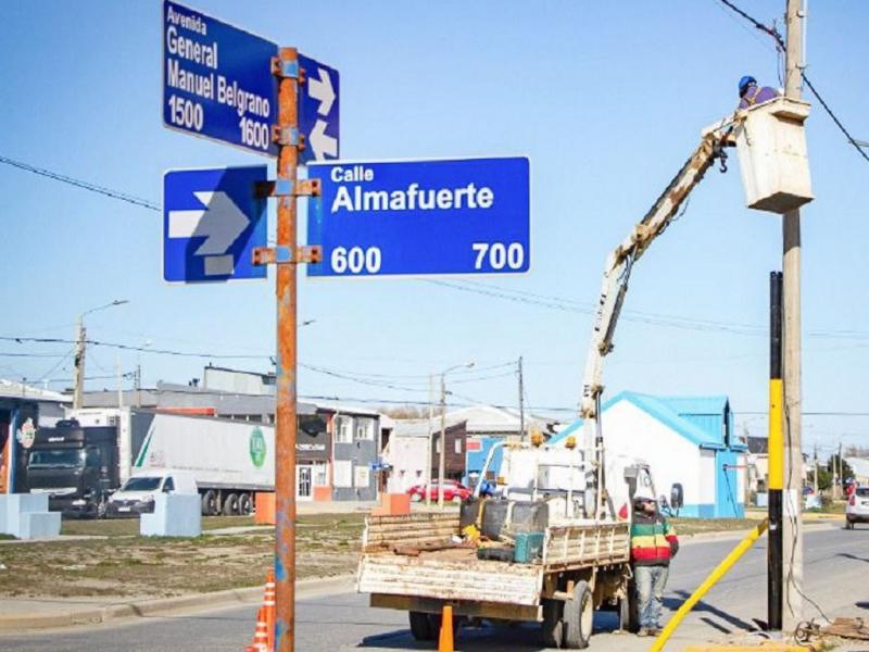 En cuanto a la instalacin de los semforos en Almafuerte y Avenida Belgrano, as como en Posadas y Per, se considera que son dos intersecciones en las que se generan accidentes frecuentes.