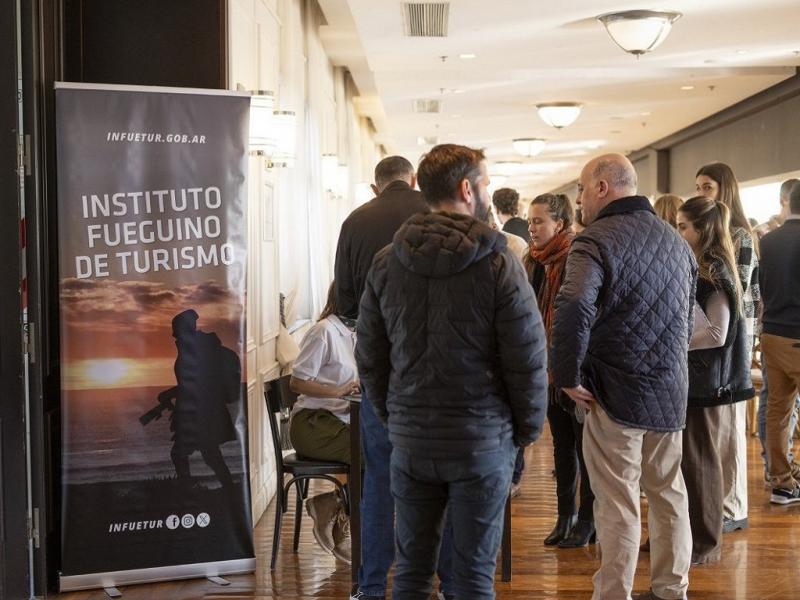 Estas acciones se enmarcan en el Programa de Posicionamiento Comercial del Destino impulsado por el Instituto Fueguino de Turismo, que busca fortalecer la cadena de valor del sector turstico de Tierra del Fuego.