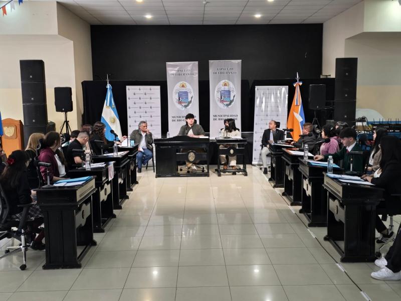 “Es una enorme alegría volver a poner en funcionamiento este espacio de participación y construcción ciudadana”, destacó la Presidenta del Concejo Deliberante de Río Grande, Guadalupe Zamora.