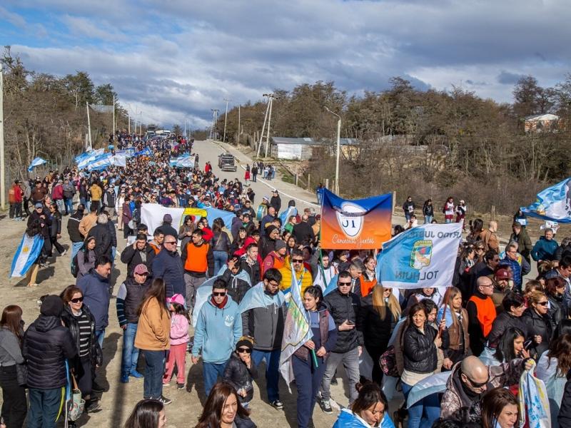 “Hoy hay dos proyectos de país muy distintos: el de la motosierra, que viene a cortar y hacer daño; y el de la igualdad de oportunidades, que defiende la salud, la educación, la vivienda y los derechos laborales”, expresó Gustavo Melella.