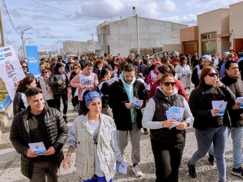 Este fin de semana Fuerza Patria continuó ganando las calles de Río Grande llevando a vecinos y vecinas las propuestas de cara a las elecciones del 26 de octubre.
