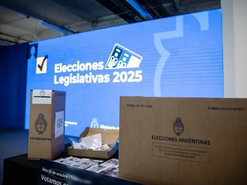 El núcleo de la resolución se apoya firmemente en la Constitución Nacional y el Código Electoral Nacional. Para las elecciones legislativas, cada provincia es un distrito electoral independiente.