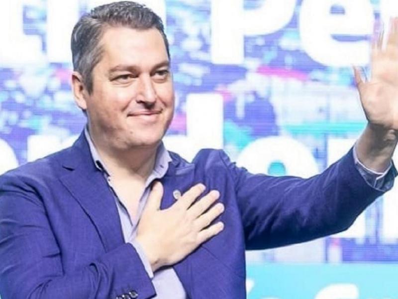 “Desde nuestro espacio vamos a llevar adelante acciones concretas en el Congreso que permitan ponerle un freno a la estafa libertaria, ponerle un freno a la eliminación de nuestra industria, a la vulneración de nuestra soberanía”, dijo Pérez.