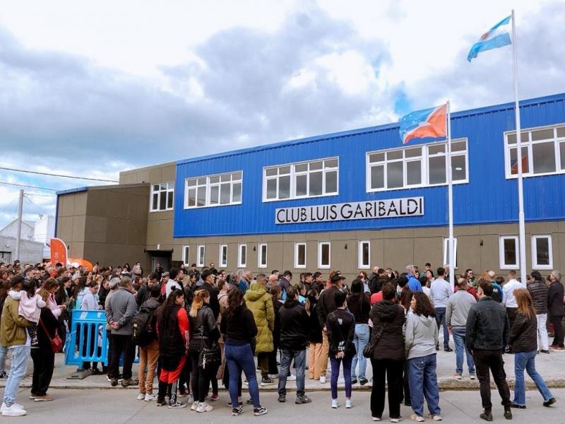 Esto se logr gracias al trabajo y al esfuerzo de todos nosotros. Estamos orgullosos de este nuevo espacio que es para el barrio y nuestra comunidad, indic el Presidente del Club, Ramn Crdoba, 