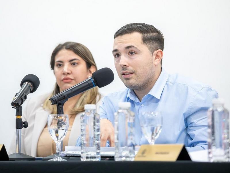 “El objetivo principal es consolidar los avances logrados en los últimos años; a pesar de la caída en los recursos de coparticipación, la recesión económica y el crecimiento del desempleo”, indicó Gonzalo Ferro.