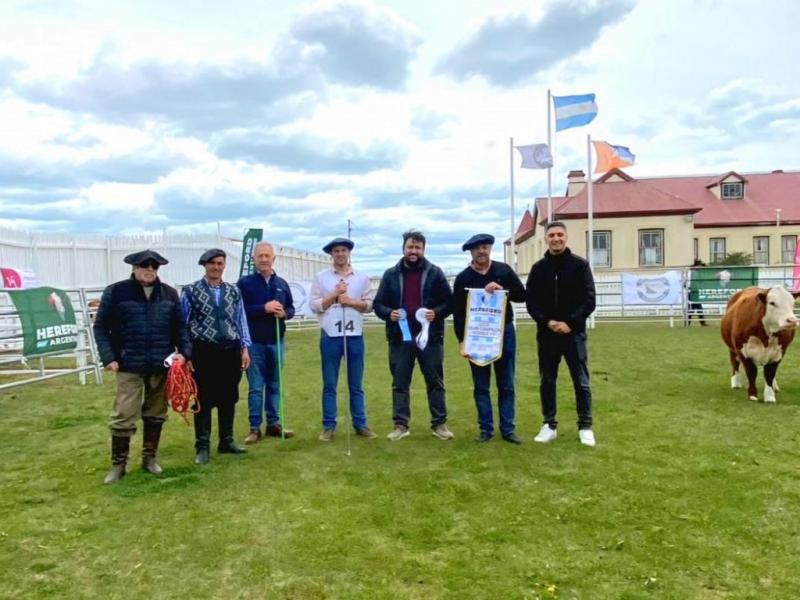 La Jura y Remate Hereford es un evento en el que se reafirma el potencial ganadero de la provincia ya que demuestra que la ganadería bovina en Tierra del Fuego es un sector con altísimo potencial productivo.