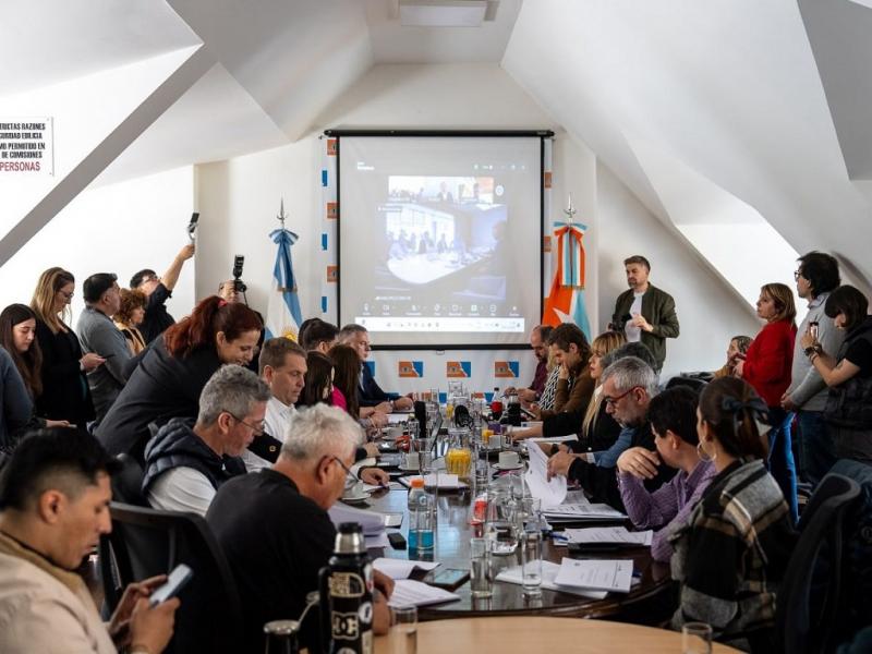 A lo largo del plenario los Legisladores realizaron diversas consultas vinculadas a la continuidad operativa, la sustentabilidad de la explotaci�n, la situaci�n de los trabajadores y las proyecciones futuras de inversi�n.