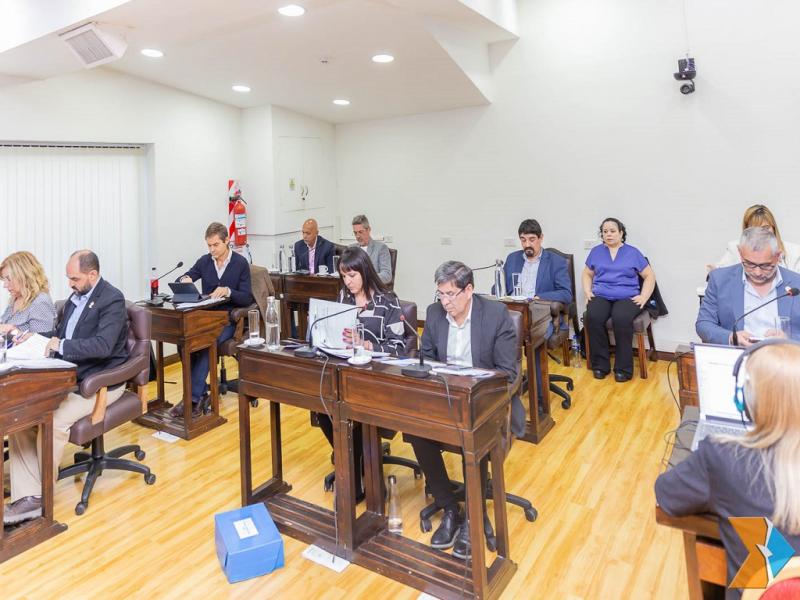 “Hoy es un día que marca un antes y un después en la gestión de nuestros recursos naturales. Con orgullo, celebro la aprobación de la ley que permite la cesión de áreas de YPF a nuestra empresa estatal Terra Ignis Energía”, dijo Melella.