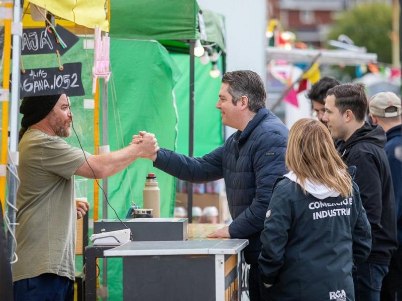 La iniciativa surge por una inquietud planteada por los propios emprendedores durante el Encendido del Arbolito, instancia en la que el intendente P�rez escuch� la propuesta y asumi� el compromiso de avanzar en una alternativa concreta.