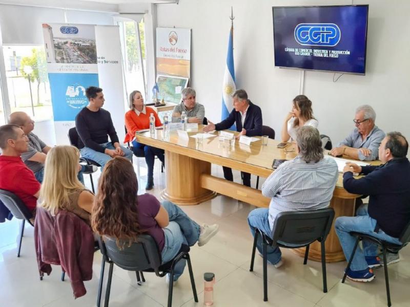 “Hemos dialogado sobre diferentes temáticas que tienen que ver con el vínculo de los comerciantes; con el Banco de la Provincia y sus diferentes herramientas”, comentó el Ministro Jefe de Gabinete de Tierra del Fuego, Jorge Canals.