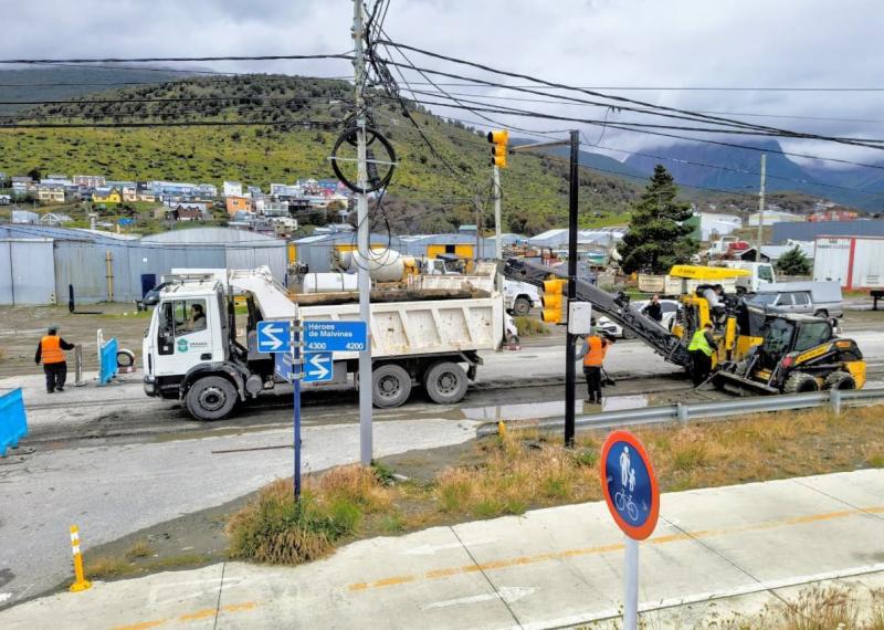 Desde el Municipio se inform� que los trabajos se desarrollan conforme al cronograma establecido, priorizando los sectores con mayor nivel de desgaste y reafirmando el compromiso de continuar fortaleciendo la infraestructura vial.