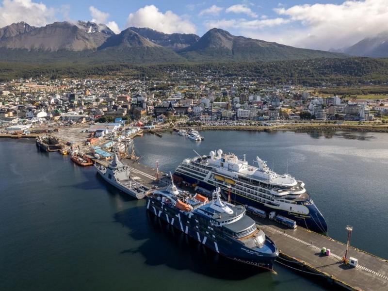 Murcia se�al� que, �la situaci�n impide avanzar con proyectos estrat�gicos previstos para este a�o, entre ellos el nuevo sistema de defensas, la ampliaci�n del muelle comercial y mejoras en el sector de catamaranes y carga�.