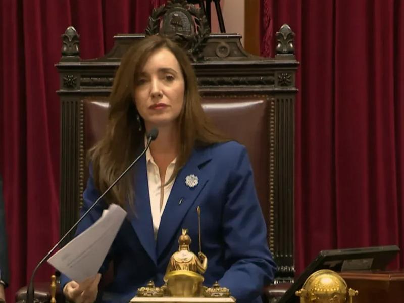 La Vicepresidenta de la Naci�n, Victoria Villarruel se cuida de aparecer con los opositores m�s as�rrimos a Milei, consciente del desgaste que le est� produciendo la decisi�n de Karina de sostener a Adorni en la Jefatura de Gabinete.