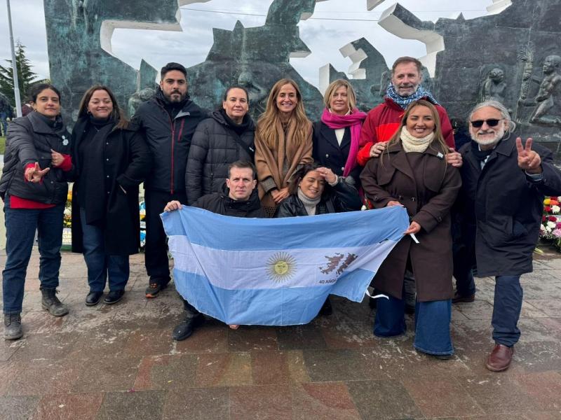 Los Diputados nacionales participaron del acto conmemorativo del Día del Veterano y de los Caídos en la Guerra de Malvinas en la ciudad de Ushuaia, acompañando a la comunidad fueguina en el homenaje mas importante del año.
