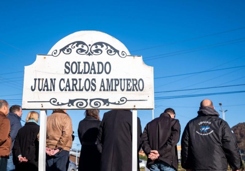 La fecha recuerda el natalicio de Juan Carlos Ampuero, Veterano de la Guerra de Malvinas nacido en R�o Grande el 17 de abril de 1962. La conmemoraci�n fue establecida por la Ley Provincial N� 1.413.