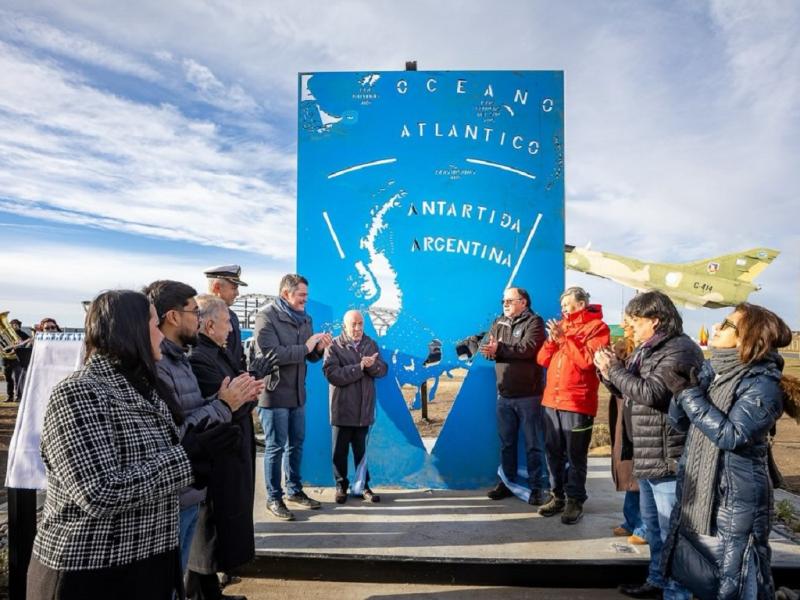 �Tierra del Fuego no es solo nuestra isla: comprende tambi�n la Ant�rtida, la dimensi�n mar�tima y nuestras Islas Malvinas, que forman parte de nuestro territorio y se encuentran ocupadas ilegalmente�, resalt� Mart�n P�rez.