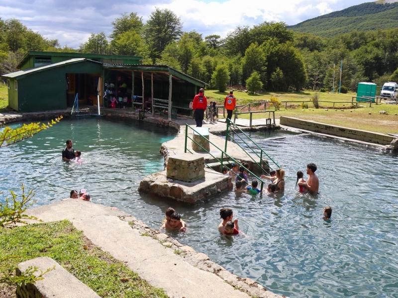 “En un contexto económico complejo, marcado por la disminución de recursos y la necesidad de administrar los fondos públicos con previsibilidad, lamentamos profundamente tener que adoptar esta decisión”, indicó el Municipio de Tolhuin.