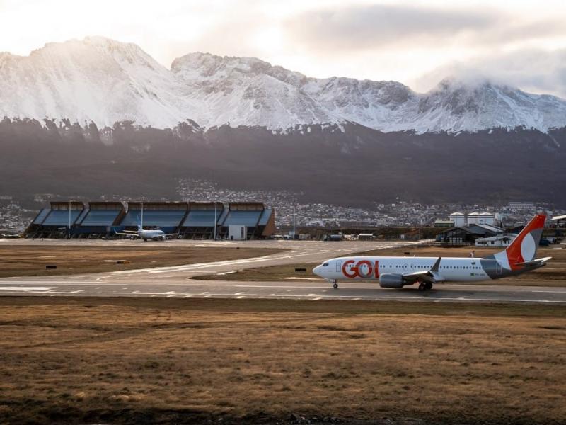 Alberto Fajerman, de Gol Líneas Aéreas, destacó la realización de este vuelo que une Brasil con Tierra del Fuego, y adelantó que se están realizando gestiones para que la línea aérea continúe este vuelo directo en la próxima temporada de verano.